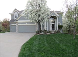 5505 NE Oaks Ridge Ln, Lees Summit, MO 64064