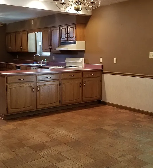 131 Court St — Photo 32
