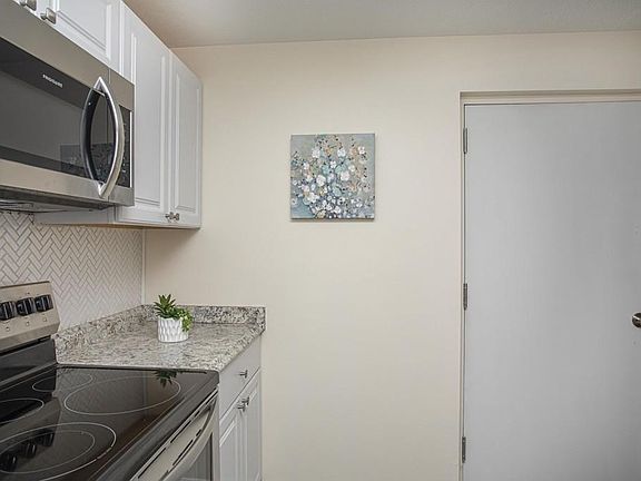 5th image of 79 Fountain Ln APT 8