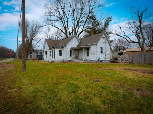 107 E North St, Niantic, IL 62551