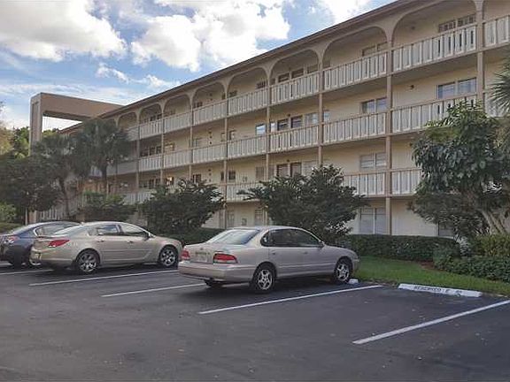 2nd image of 3203 Portofino Pt APT M4