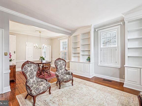 5th image of 510 Queen St