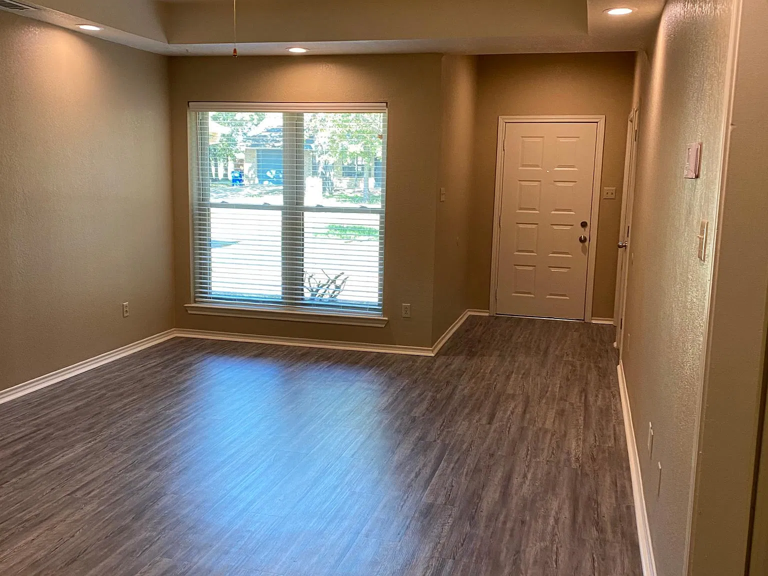 414 Lochridge Dr — Photo 4