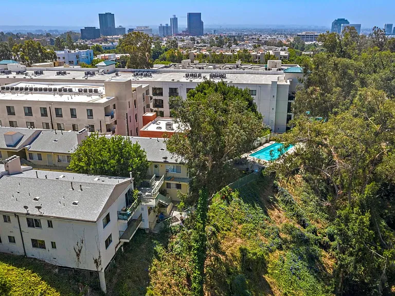 Brentwood by the Park — Photo 23