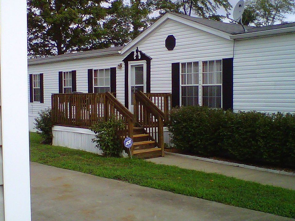 1st image of 24 Lynnwood Cir