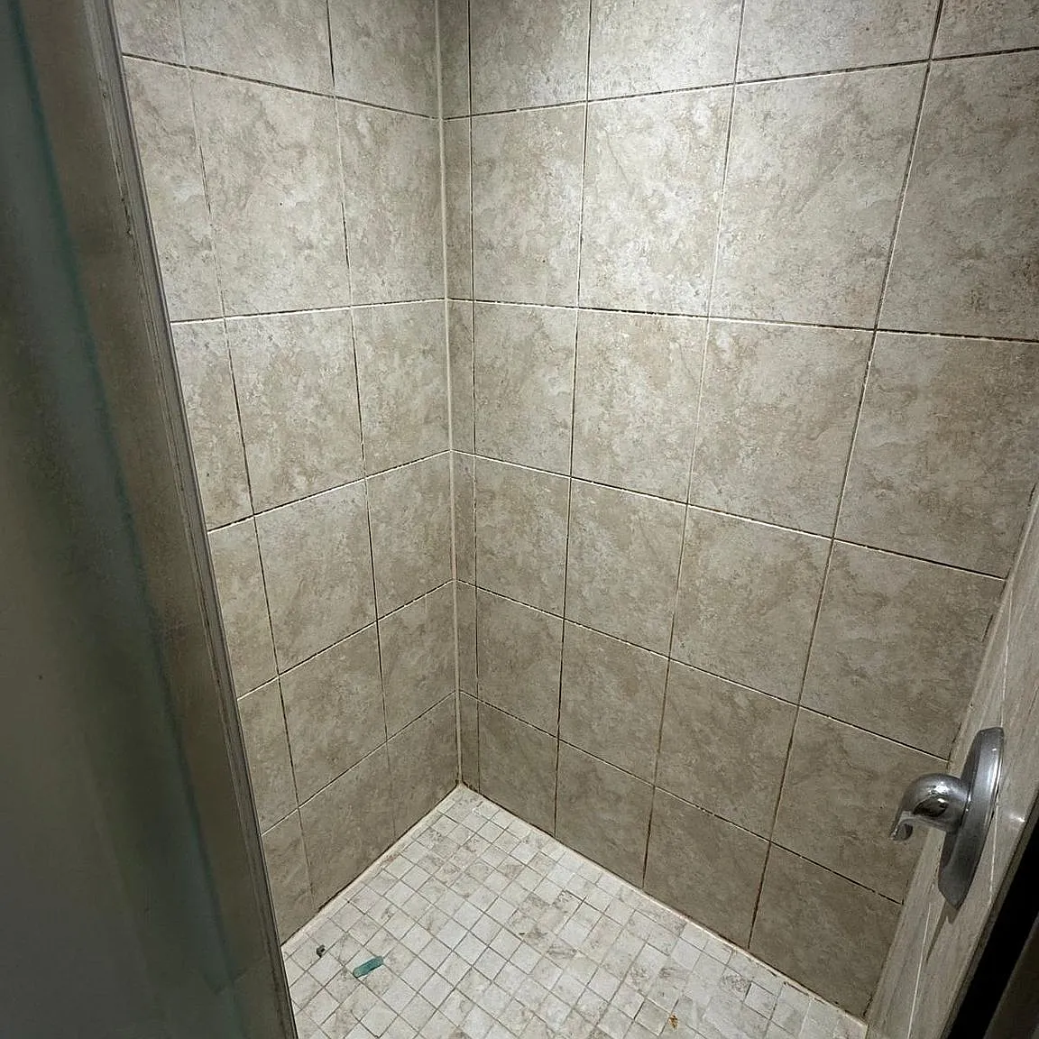 3 bed, $2,400 — Photo 2