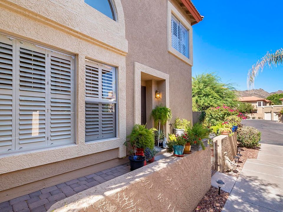 Front with Courtyard