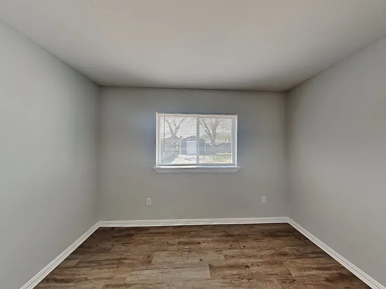 1838 Crooks Ct — Photo 7