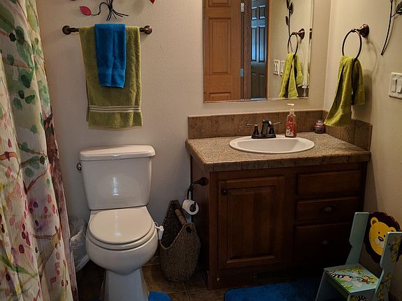 Full bath off of mud room