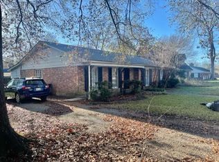212 S Deer Creek Dr E, Leland, MS 38756