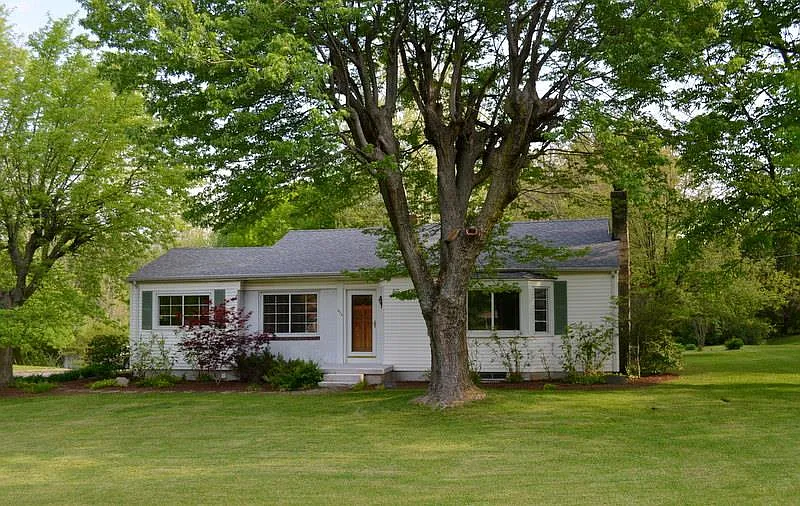 524 Riley Rd photo 1