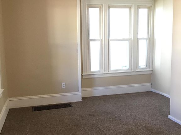 3rd image of 405 W Park Ave