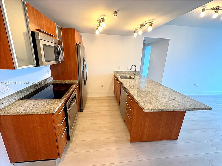 185 SW 7th St #2504 — Photo 12