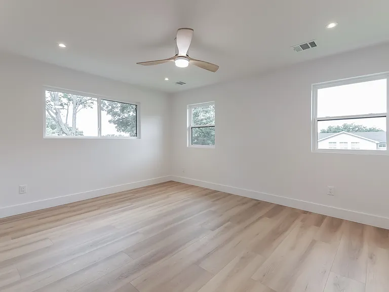 2418 Grandview Dr — Photo 19