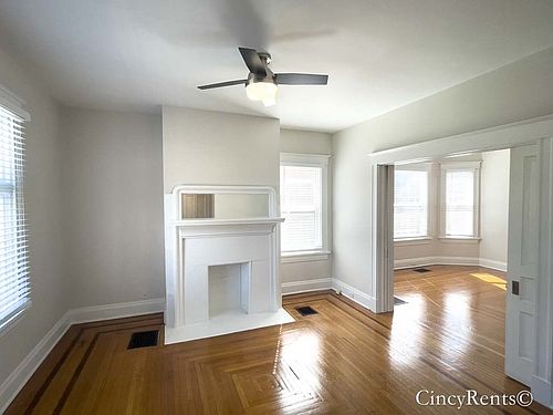 3rd image of 2719 Observatory Ave #1