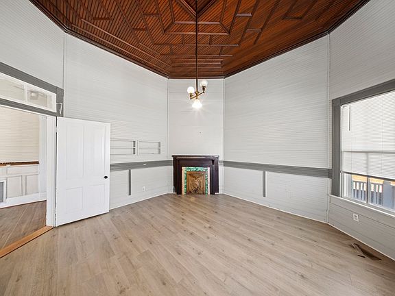 5th image of 103 N College St