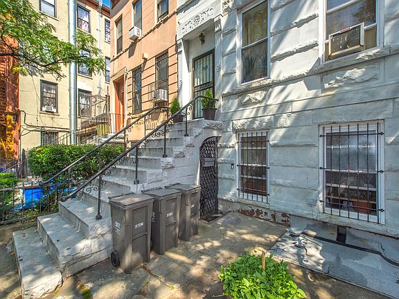 3rd image of 365 Bainbridge St