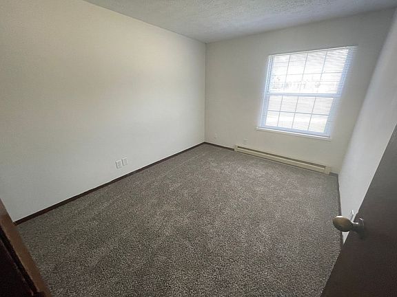 5th image of 70 Ironwood Ct Unit A