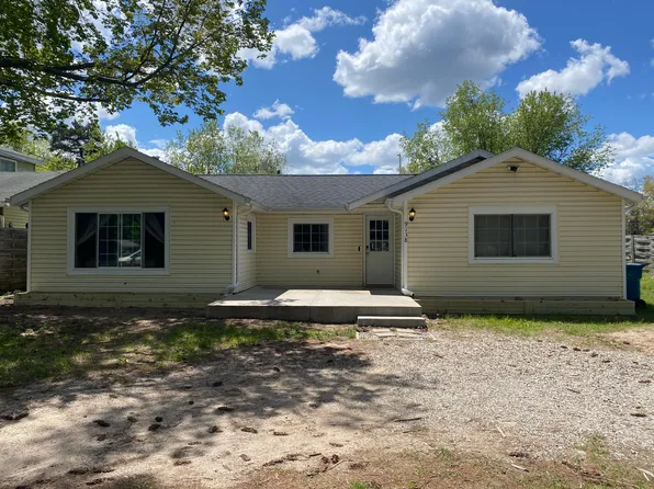 9138 Michigan Ave, Saint Helen, MI 48656