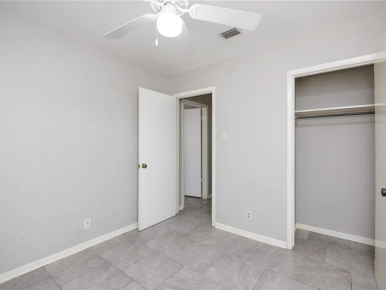 207 Blanco Dr — Photo 35