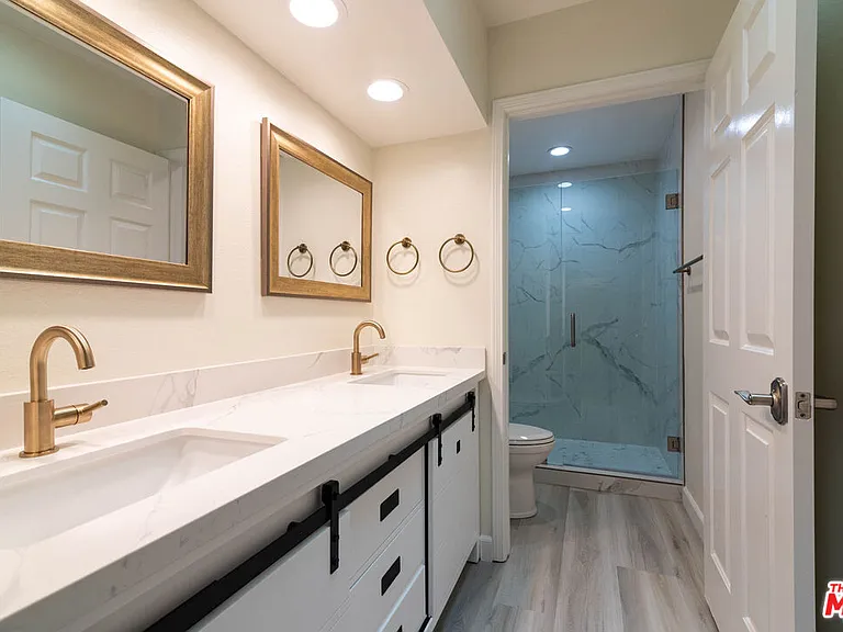 8515 Falmouth Ave #422 — Photo 19