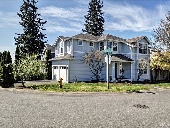 This 1,600 sq ft home is on a large corner lot just 1 mile from downtown Duvall.