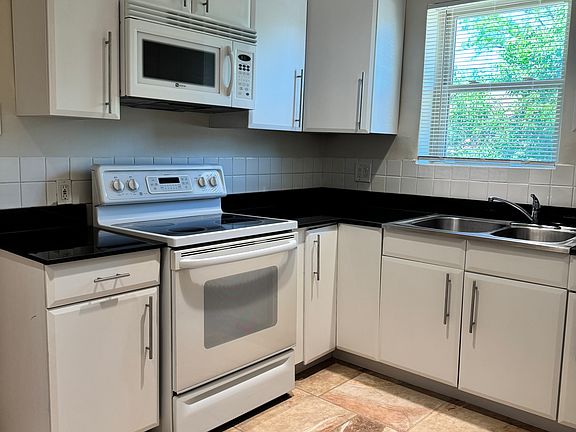 4th image of 5847 Sunshine Dr APT 2E