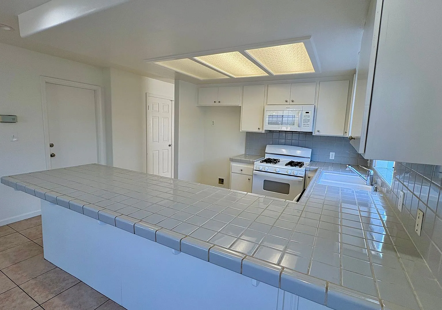4321 W. 166th St. Lawndale — Photo 4
