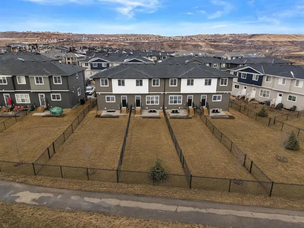 525 NE River Heights Dr #804, Cochrane, AB T4C 3E3