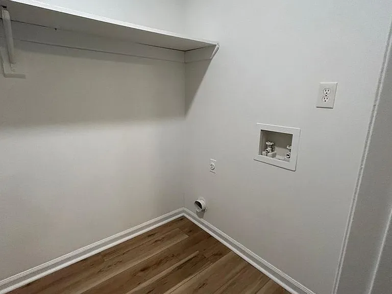 357 Community Dr #G — Photo 18