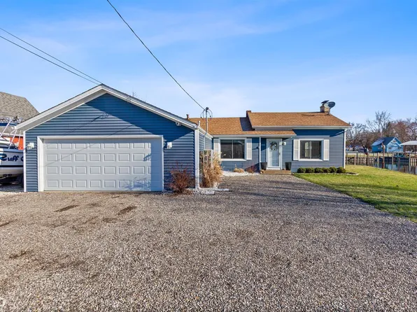 602 Ruskin Dr, Algonac, MI 48001