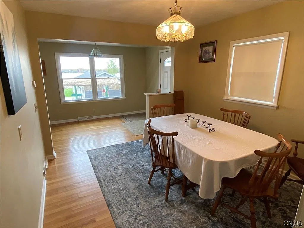 4 bed, 2.0 bath, 1490 sqft, $2,500 — Photo 4