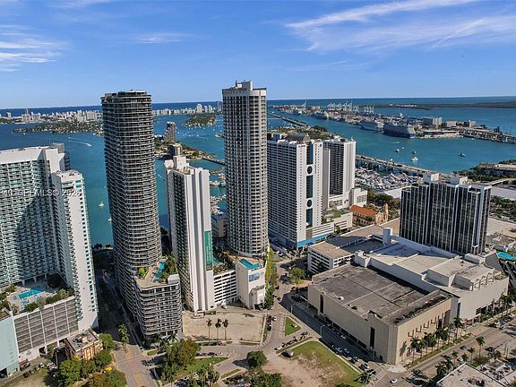 2nd image of 1750 N Bayshore Dr #3802