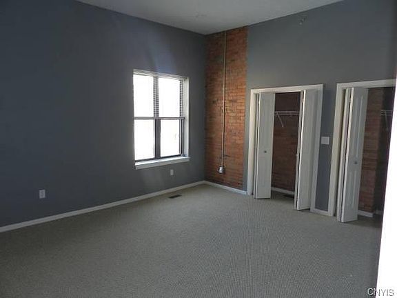 4th image of 317 S Clinton St #4D