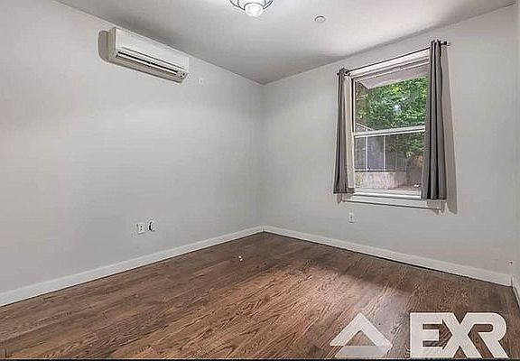3rd image of 276 Jefferson St #1C