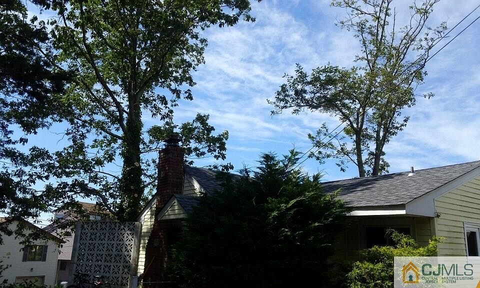 2nd image of 70 E View Dr