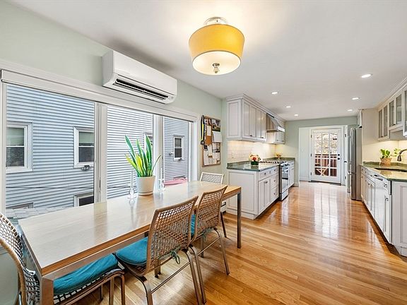 4th image of 33 Soley St #2