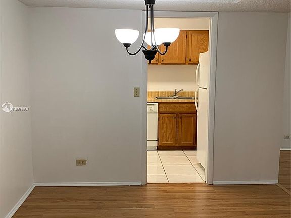 3rd image of 3730 Inverrary Dr APT 3Q