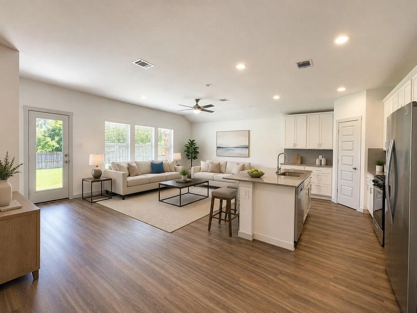 4 bed, 2.0 bath, 2015 sqft, $2,300 — Photo 3