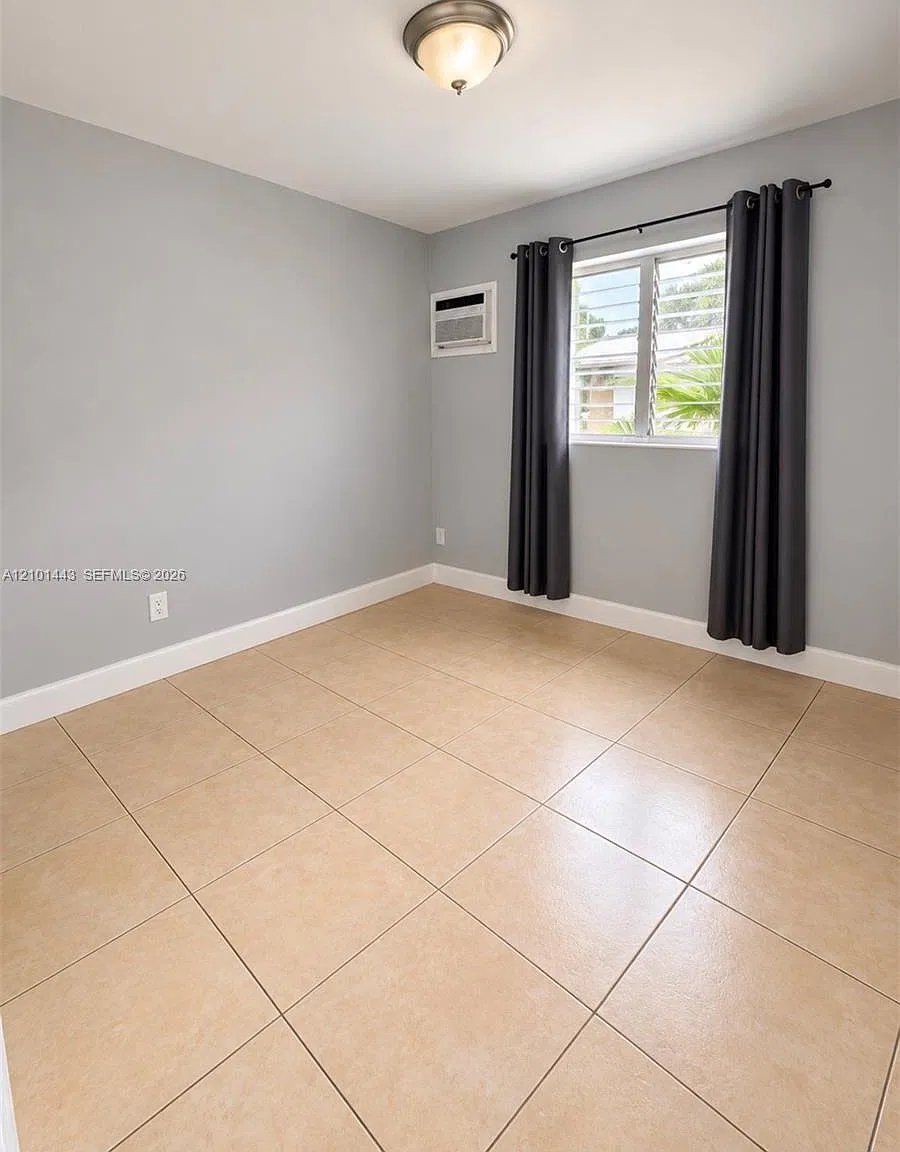 401 NW 43rd Ct — Photo 2