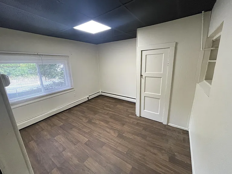129 E Main St — Photo 3