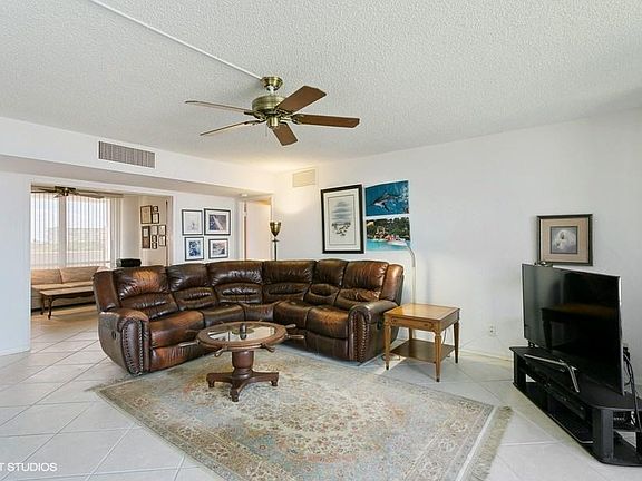 3rd image of 124 Lakeshore Dr APT 731