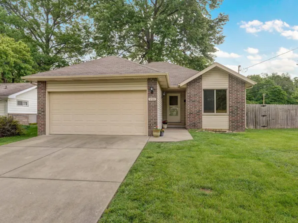 958 S Peach Tree Avenue, Springfield, MO 65802