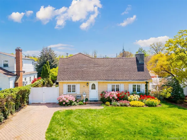 49 Beatrice Avenue, Syosset, NY 11791