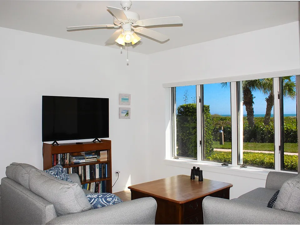 1616 Ocean Dr #104