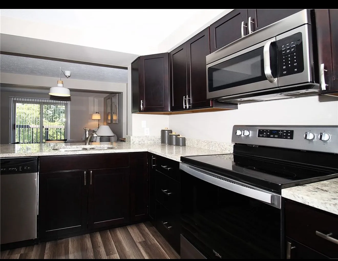 130 Scott Ln — Photo 2