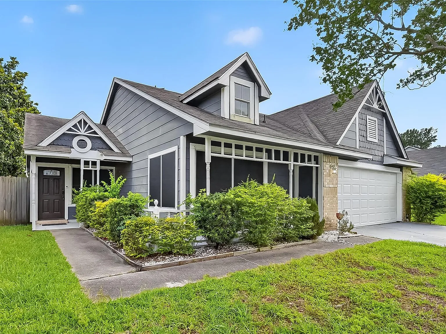 3 bed, 2.0 bath, 1723 sqft, $2,300 — Photo 3