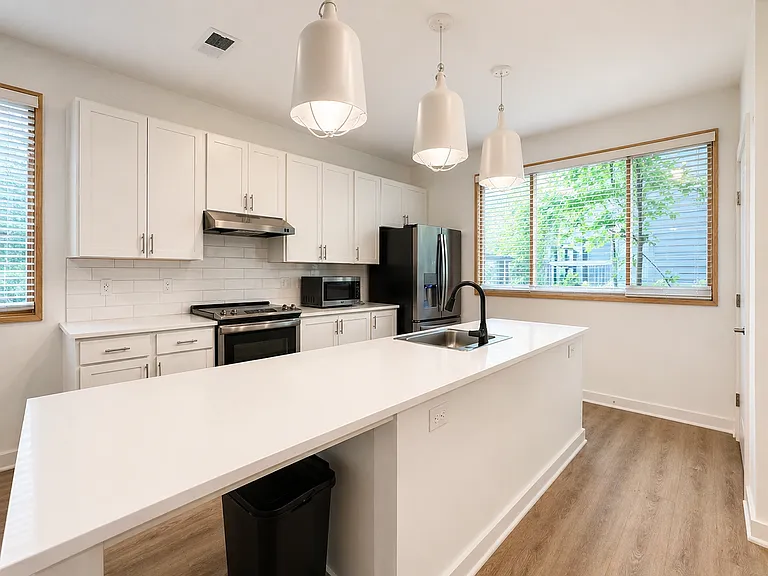 Millhouse — Photo 42