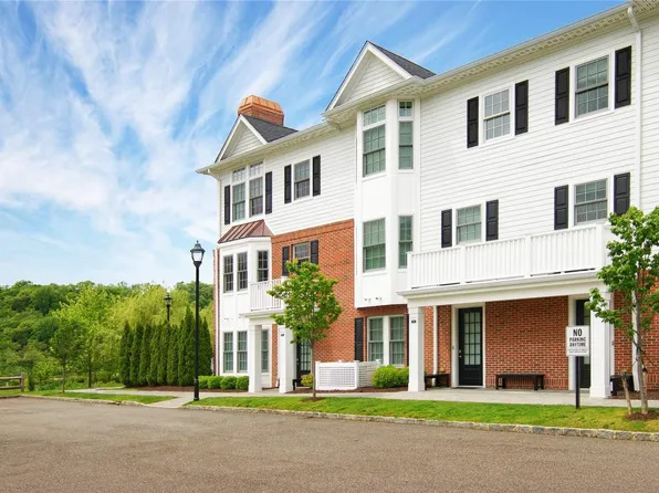 702 Mill Creek N #702, Roslyn, NY 11576