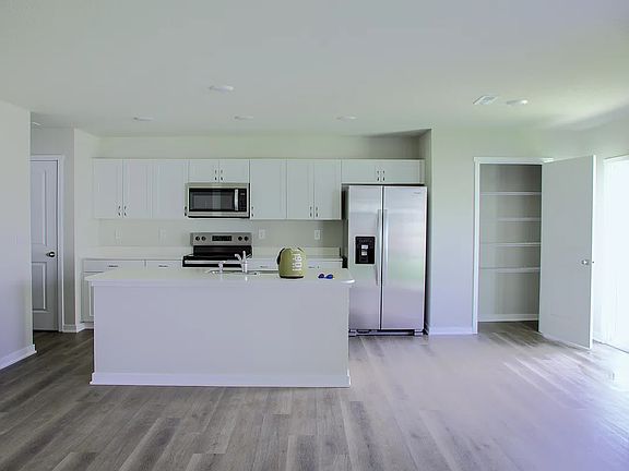 4th image of 303 Ember Dr